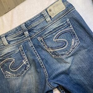 Silver Co Jeans Women’s Aiko Bootcut Size 14 33 Inseam Blue Distressed Cutoff